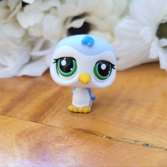 Littlest Pet Shop LPS #1526 Penguin Bird Blue White Green Eyes - Picture 1 of 12